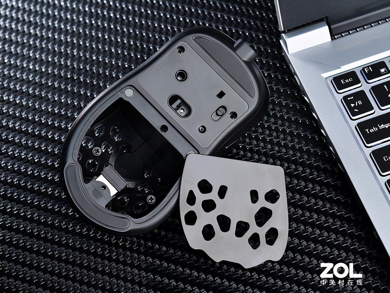 雷神幻鲨双模游戏鼠标评测 炫彩灯光 镂空外壳