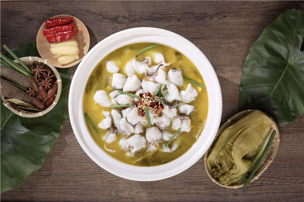 酸菜鱼米饭加盟：品牌优势多多！能快速在当地市场站稳脚跟