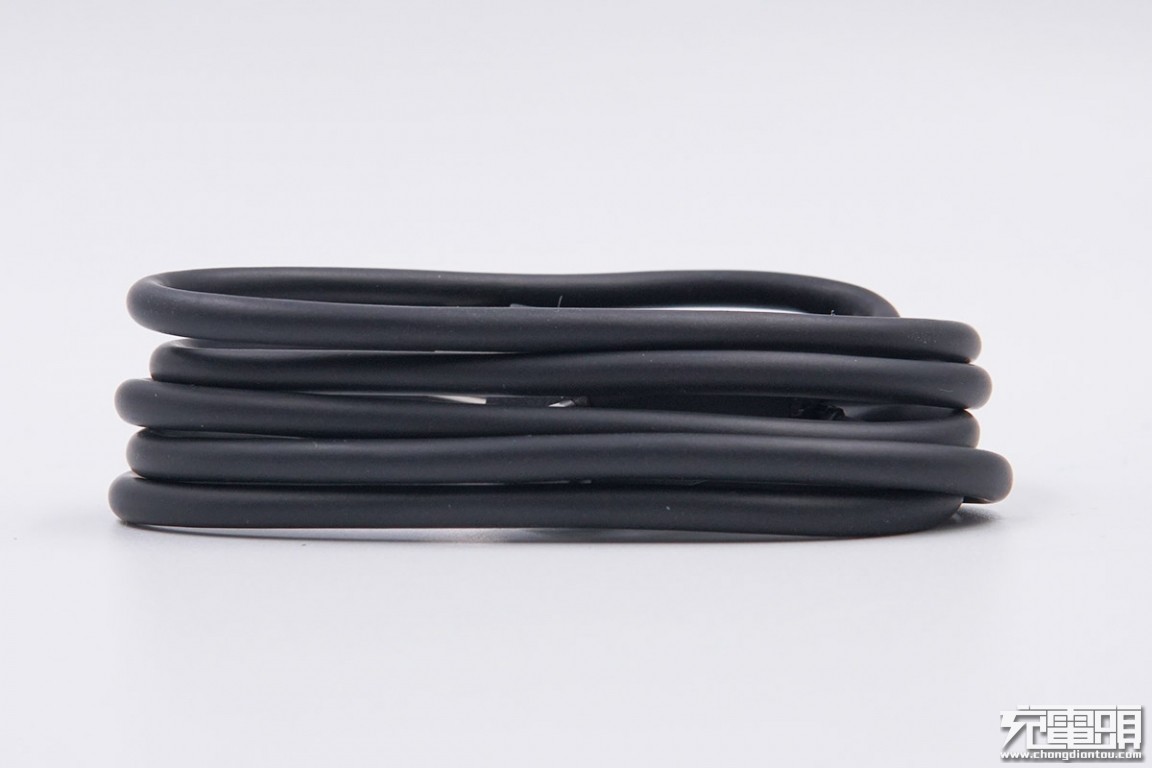 拆解报告：SAMSUNG三星45W充电器原装CC线缆