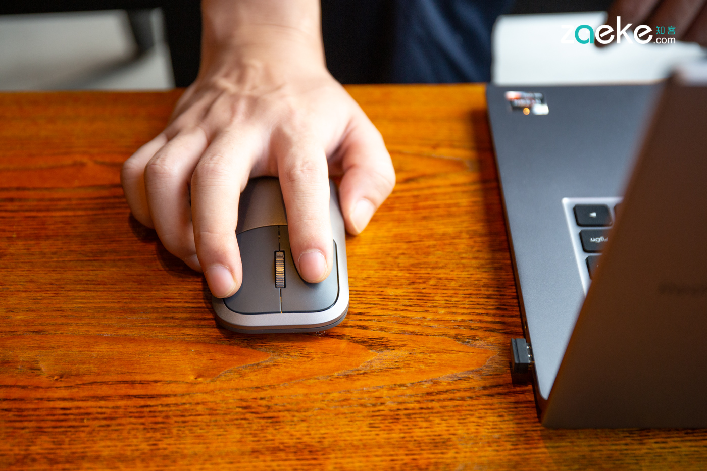 雷柏 M700 无线鼠标：是稳重的商务派，也是性价比之选