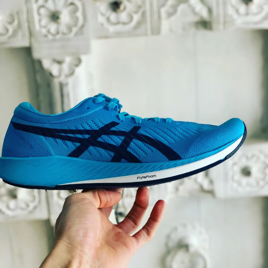 行走的中流砥柱！一篇教你ASICS跑鞋怎么选