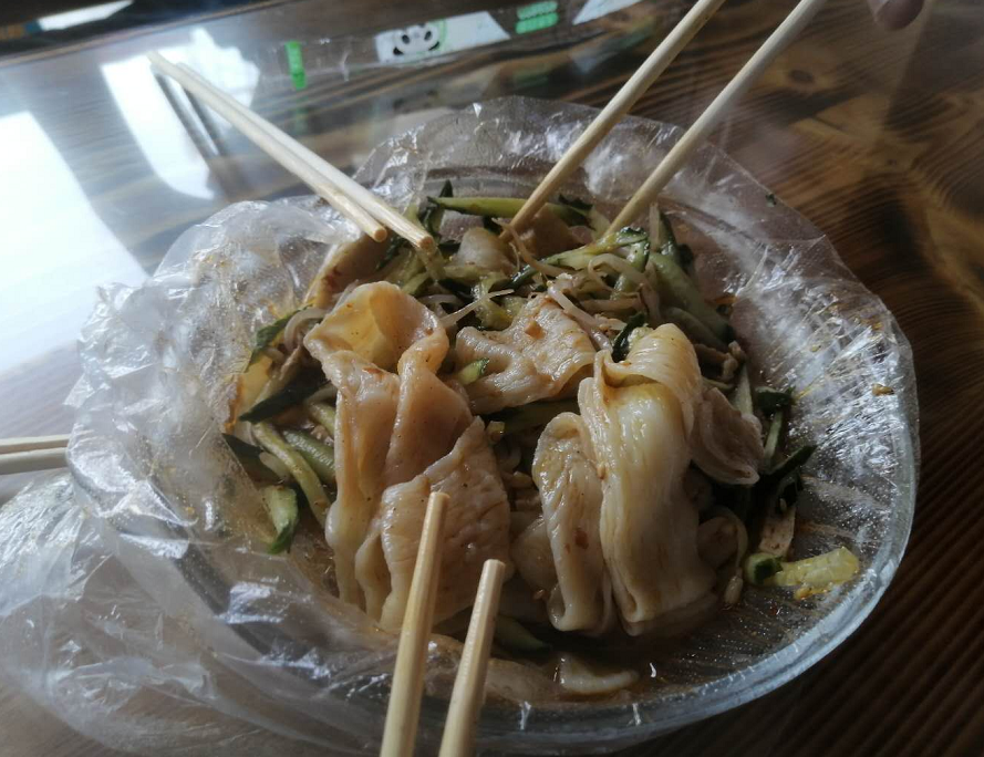 台儿庄“第一家”擀面皮到底与众不同在哪？