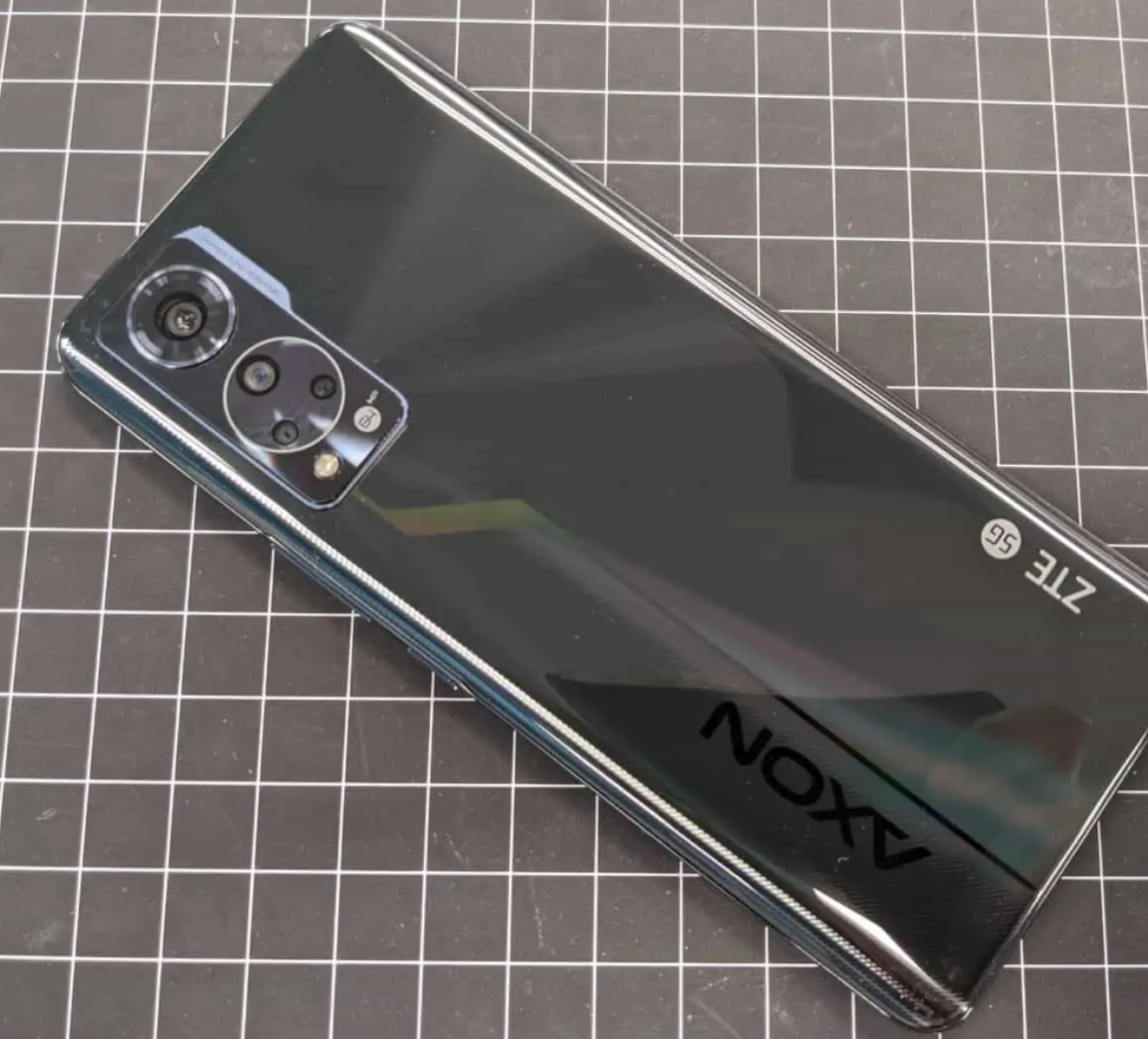 2021年最佳屏下镜头手机评测！中兴 Axon 30 5G：千元机的完美选择