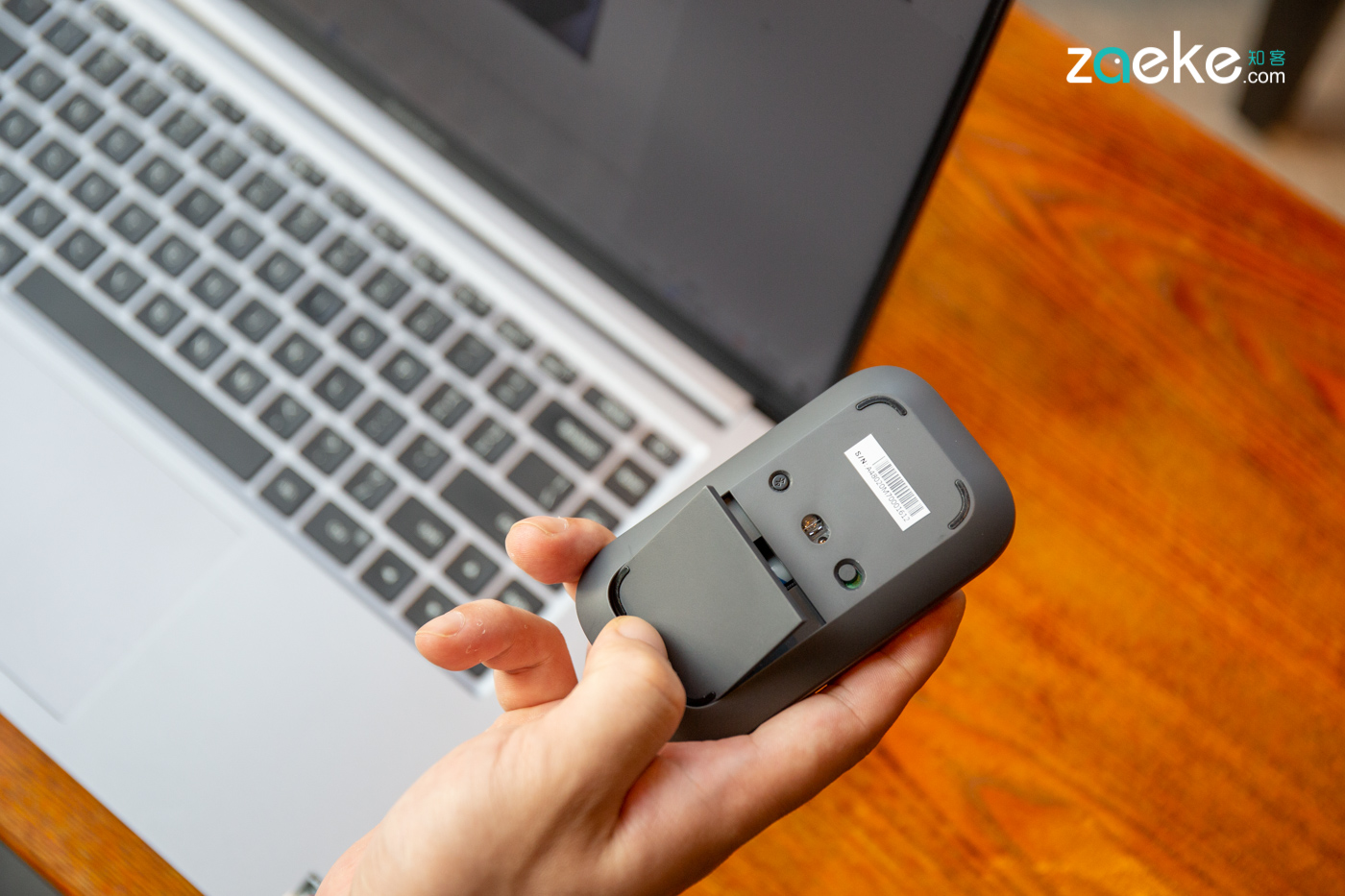 雷柏 M700 无线鼠标：是稳重的商务派，也是性价比之选