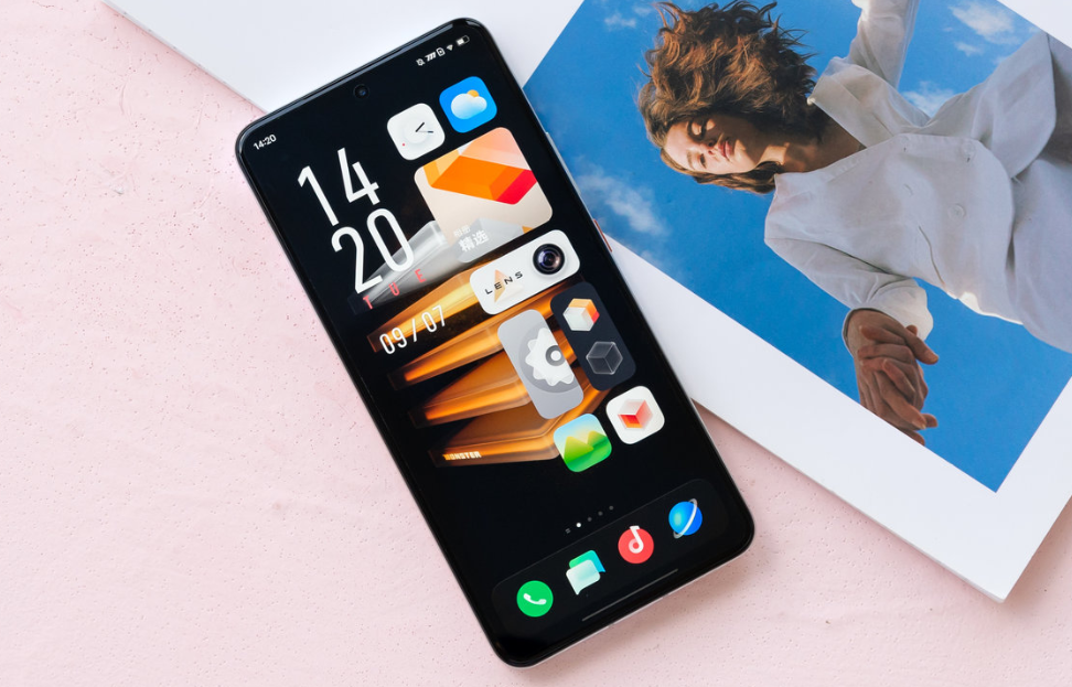 最佳游戏手机推荐：这三款随便挑，第一款打游戏拍照手感均是最好