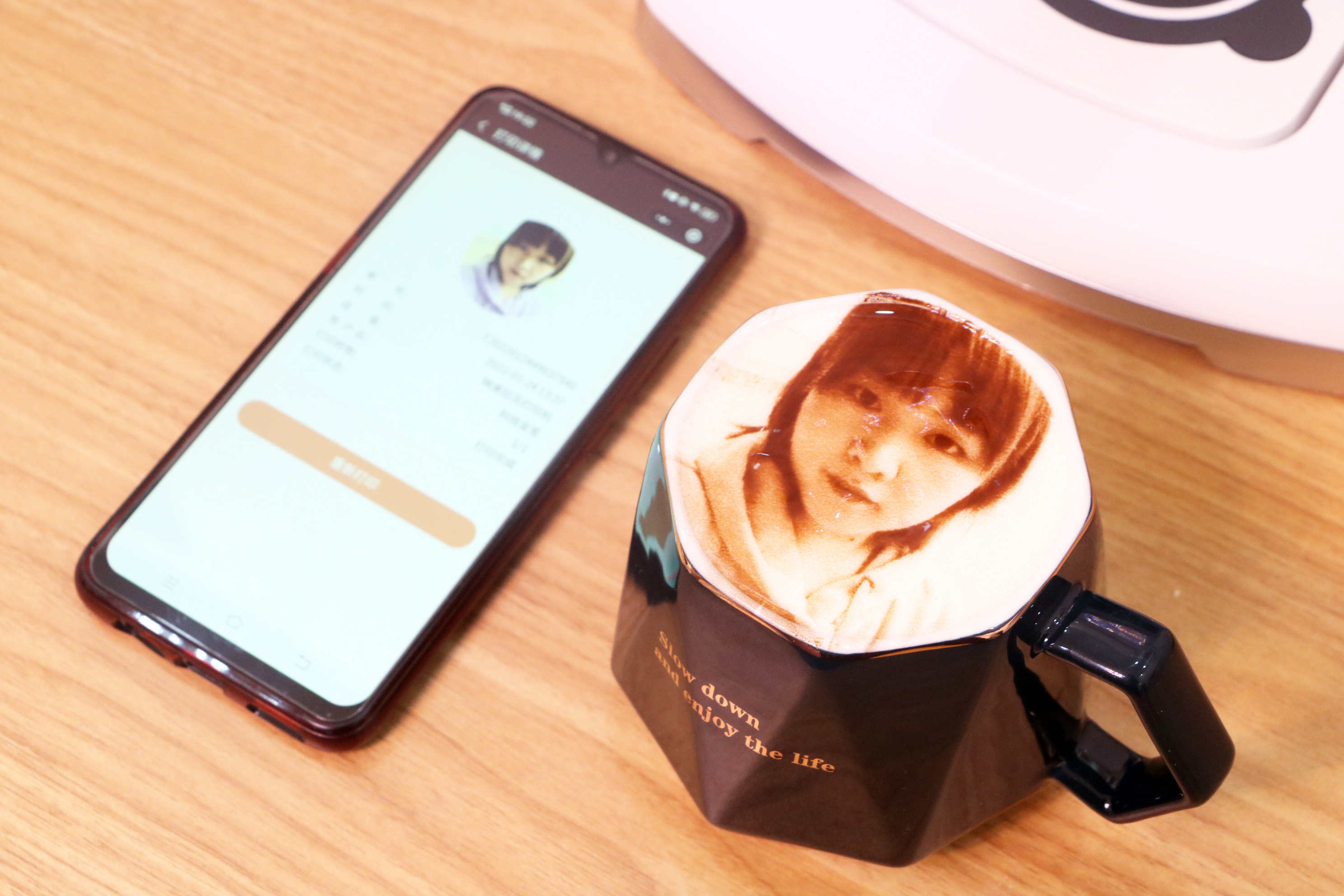 将爱印在美食上，映美拉花打印机让你大胆说出爱，传递真情与感动